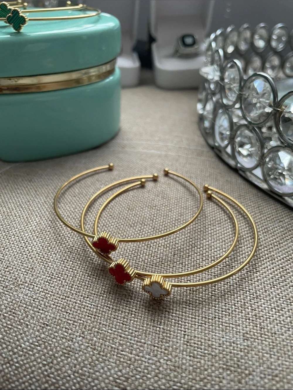 ✨Gold Clover Bangle Bracelet with Red and White Enamel Accents✨Preloved (3)
